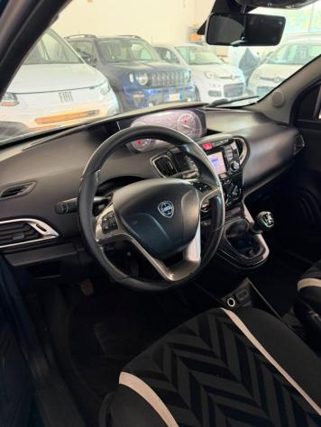 Lancia Ypsilon 1.2 69 CV 5P. Gold - Foto 7
