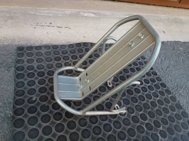 Portapacchi anteriore biciclette: unisex in alluminio perfetto e mai utilizzato. - Foto 3