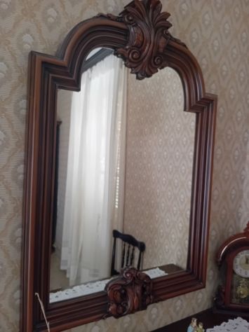 Specchio antico con cornice in legno
