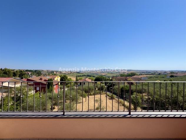 Una casa pronta da vivere, con una vista che conquista ogni giorno. - Foto 12