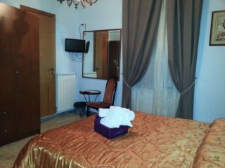 AMPIA CAMERA MATRIMONIALE CON BAGNO PRIVATO E BALCONE – REBIBBIA/TIBURTINA