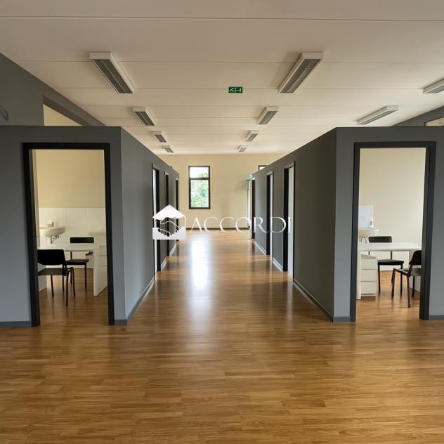 UFFICIO di 1 vani e di 230 mq (PADERNO DEL GRAPPA) rif. ZL16 - Foto 2
