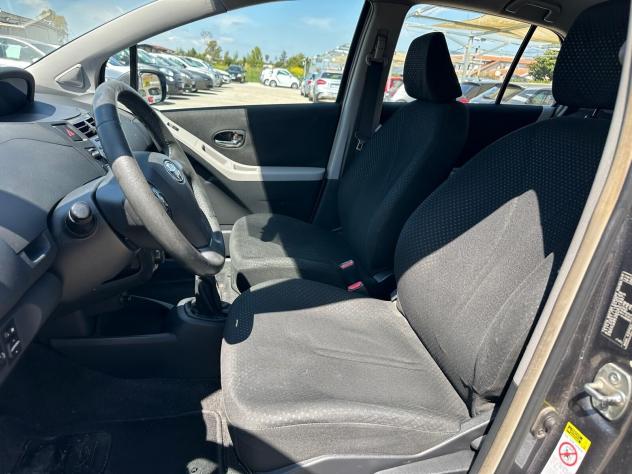 Toyota Yaris 1.0 Benzina - Foto 10