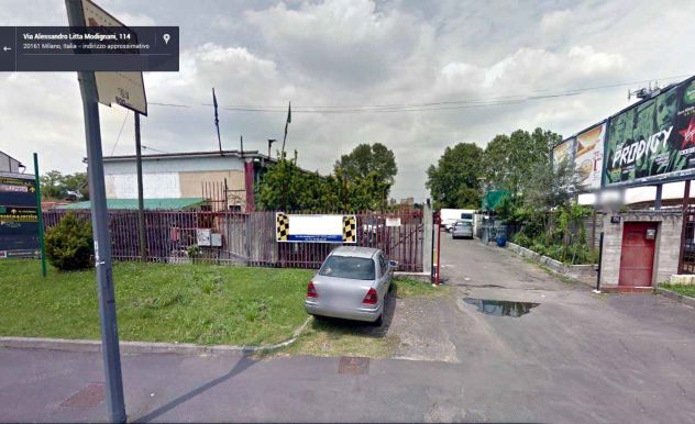 Vendesi capannoni con un ampio spazio di terreno su una superficie di 1.800 mq - Foto 2