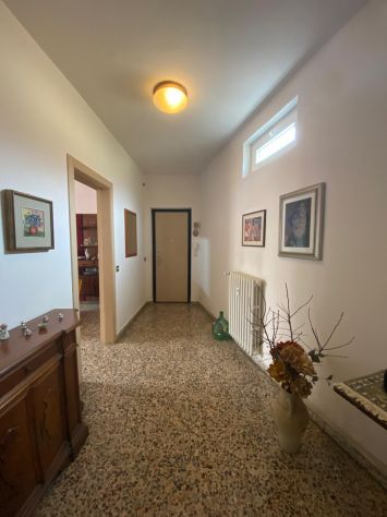 Travedona Monate - ampio appartamento con balcone, terrazzo e cantina - Foto 10