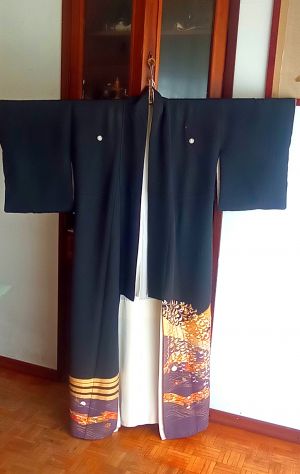 Kimono Kurotomesode autentico in seta con 5 stemmi"