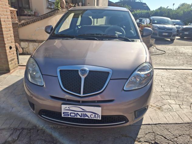 Lancia Ypsilon 1.2 Argento neopatentati - Foto 2
