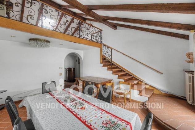 Casa indipendente di 285 m² con più di 5 locali in vendita a Varese