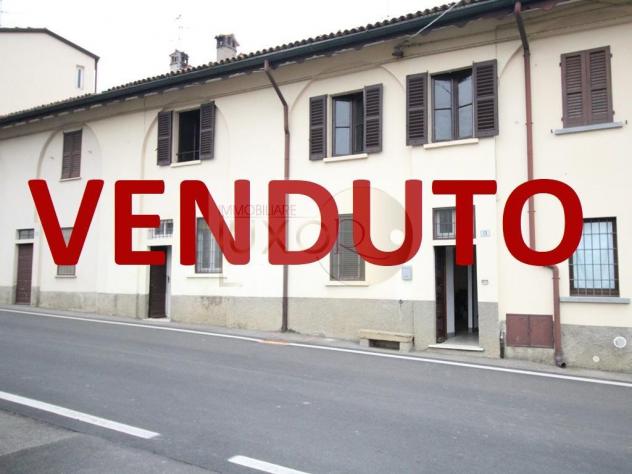 Porzione di casa da ristrutturare a Casatenovo