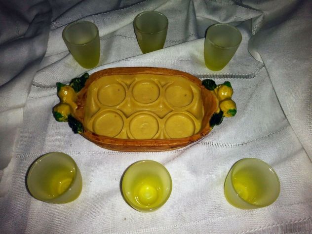 VASSOIETTO IN CERAMICA CON 6 BICCHIERINI PER LEMONCELLO - Foto 2