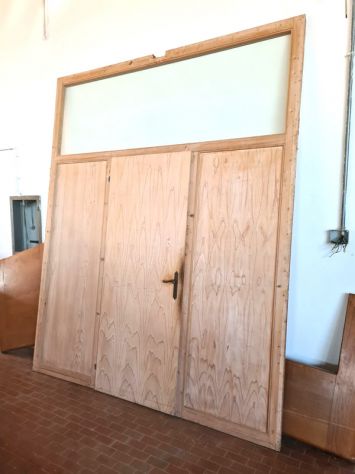 tramezza in legno con porta usata