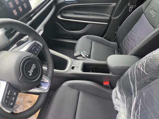 Jeep Avenger 1.2 Turbo 110 CV MHEV Summit Tetto nero Nessun obbligo finanziario - Foto 9