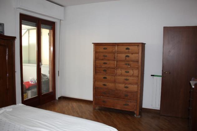 MASSA, centralissimo, appartamento al 5° piano con ascensore. L'immobile è stato completamente risistemato e si compone internamente di: sala, cucino - Foto 12