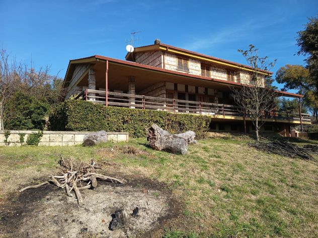 Villa in posizione di prestigio con ampio giardino a Terni