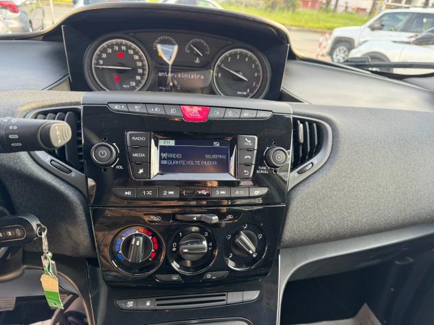 Lancia Ypsilon 1.2 GPL ECOCHIC 2022 fari led - Foto 8