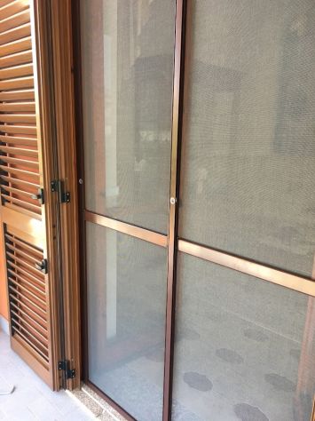 installazione di zanzariere su misura e tende da sole - Foto 5