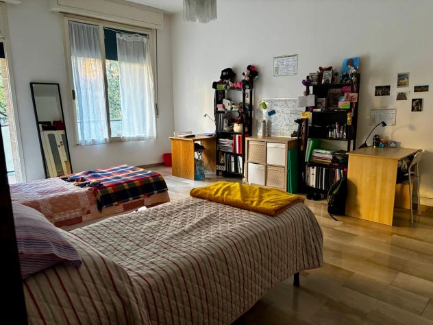 1 POSTO LETTO PER RAGAZZA IN ENORME DOPPIA CON TERRAZZO IN ZONA NAVILE