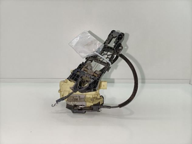 SERRATURA POSTERIORE DESTRA VOLKSWAGEN Passat Berlina 4° Serie 3C4839016A (0510)