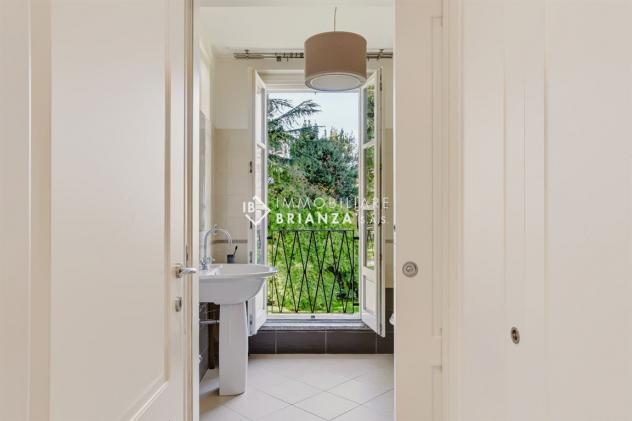 BESANA IN BRIANZA: IN VENDITA ELEGANTE 3 LOCALI SU DUE LIVELLI CON GIARDINO PRIVATO - Foto 7