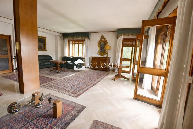 CASA INDIPENDENTE di 10 vani e di 300 mq (MONTEBELLUNA) rif. PE15 - Foto 5