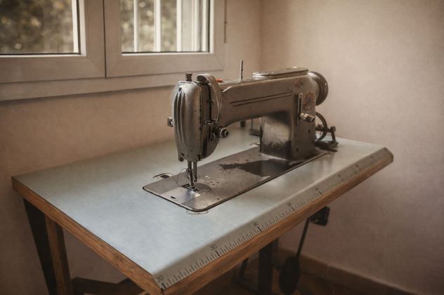 Macchina da cucire ricca di storia PFAFF 234 a pedale, pronta per creare - Foto 4