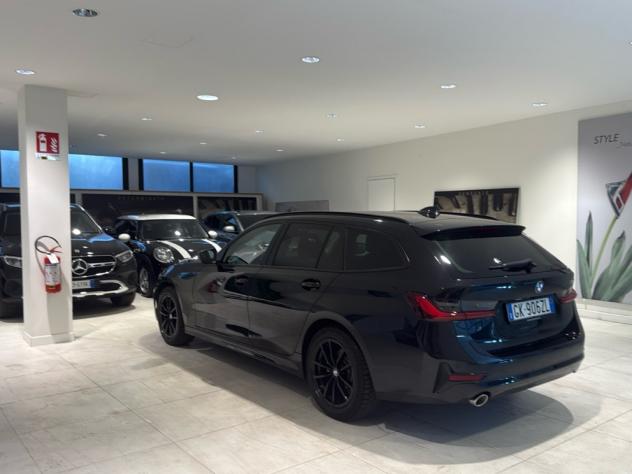 BMW Serie 3 318d Touring MHEV auto Navi Cruise Black Pack - Foto 6