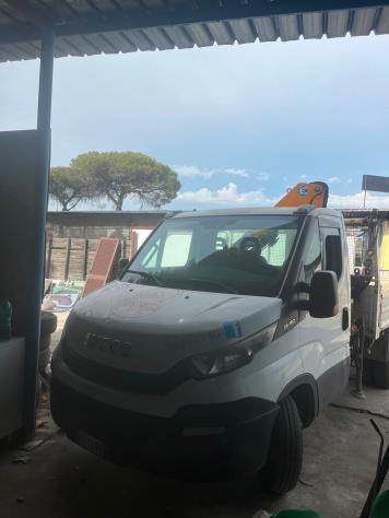 Iveco 35 c con gru patente b