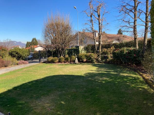 Villa di 314 m² con più di 5 locali e box auto doppio in vendita a Azzate - Foto 10