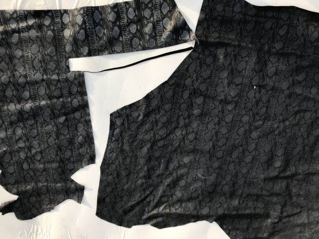 Pelle nera stampata pitone per artigianato - SER4 - Foto 2