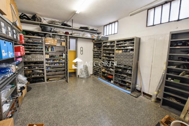 CASA INDIPENDENTE di 7 vani e di 328 mq (MONTEBELLUNA) rif. PE8 - Foto 2