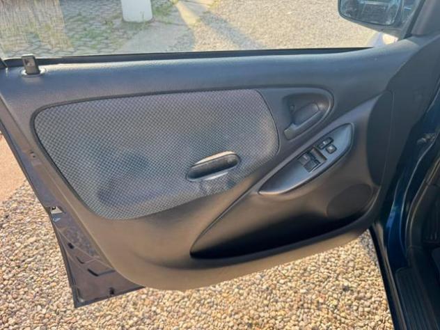 TOYOTA Yaris 1.0i 16V cat 5 porte Sol rif. 23938786 - Foto 8