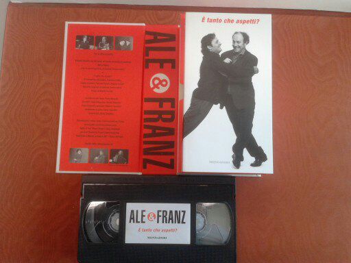 COFANETTO LIBRO + CASSETTA VHS "E' TANTO CHE ASPETTI?'" - Foto 3