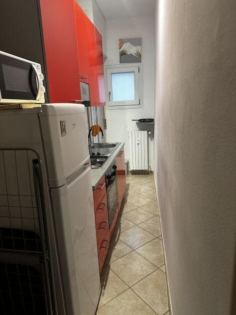 Stanza ampia libera dal 1 settembre - Foto 3