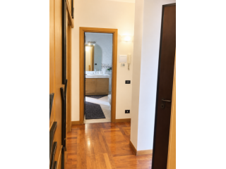 ANZIO TRILOCALE ARREDATO CON BALCONE