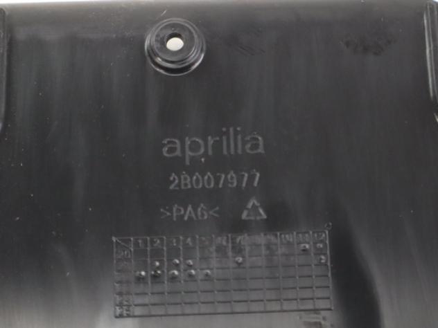 APRILIA SX 125 2B007977 COPERCHIO PORTAOGGETTI SOTTOSELLA 21 - 24 COVER - Foto 3