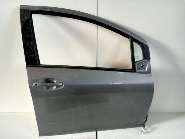 PORTA ANT.D. GRIGIO MEDIO MET CON ALZ.  Carrozzeria  Lamierati esterni  Porte  Porta ant. dx. TOYOTA - YARIS - 01-01-2006 - 01-01-2009, TOYOTA - YARIS
