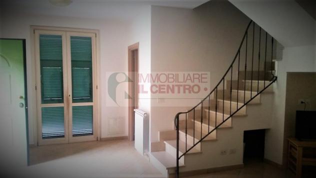 Porzione di bifamiliare con garage e giardino - Foto 5