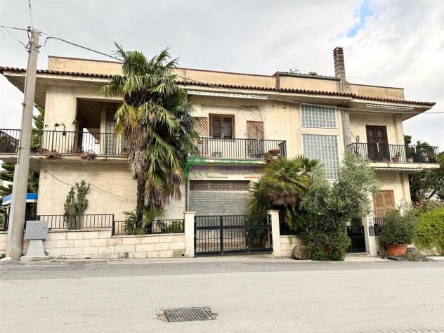 Rif. 9872 - CASA SEMINDIPENDENTE A GIARRATANA