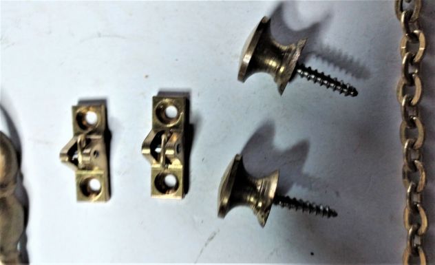 LOTTO DI MODORATURE E ALTRI ACCESSORI RECUPERATI DA UN MOBILE ANTICO - Foto 5