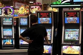 SCOMMESSE GIOCHI TABACCHI SLOTS - Foto 3