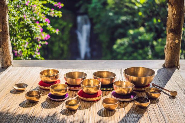 Massaggio sonoro con campane tibetane e yoga della risata. Tel:0402414903