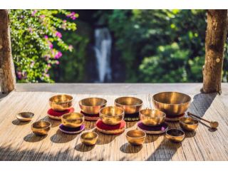 Massaggi - benessere Trieste - Massaggio sonoro con campane tibetane e yoga della risata. Tel:0402414903