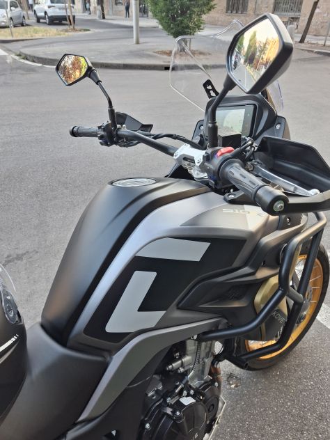 Moto praticamente nuova 2500 km usata poco e nemmeno 2 anni di vita. 4.500 tratt - Foto 2