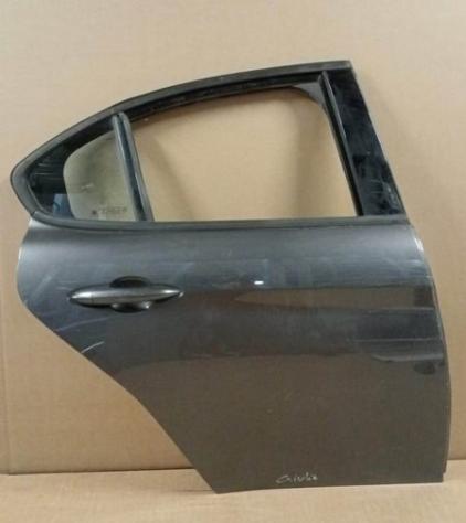 PORTA POST. DX GRIGIO MEDIO MET. (No Alz.) C/S 999-U1298195 Carrozzeria  Lamierati esterni  Porte  Porta post. dx. ALFA ROMEO - GIULIA - 01-06-2016 -