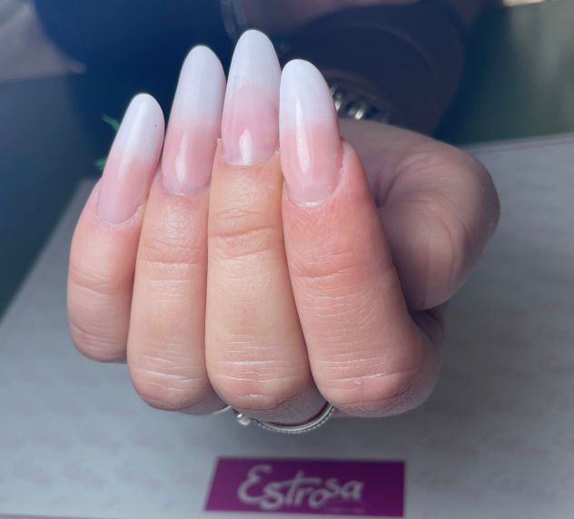 Estetica Mani: Ricostruzione, Gel e Semipermanente - Trento 💅✨ - Foto 3 Tel:3420109142
