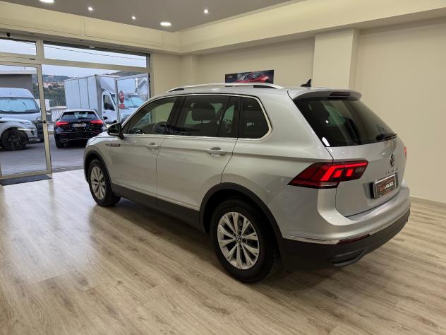 Volkswagen Tiguan 2.0 TDI 150 CV SCR DSG Elegance - Foto 8