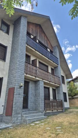 SPLENDIDO TRILOCALE CON DUE BAGNI, CUCININO, AMPIO SOGGIORNO, RIPOSTIGLIO, GARAGE, OTTIMA POSIZIONE. - Foto 2