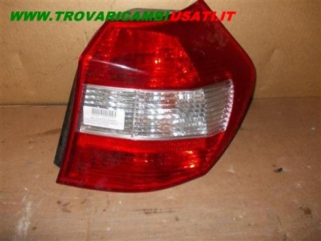FANALE POST.D. ROSSO BIANCO BMW Serie 1 E87 5 porte  Parti elettriche  Fanaleria  Fanali  Fanale post. sx. BMW - Serie 1 E87 5 porte - 01-08-2004 - 01