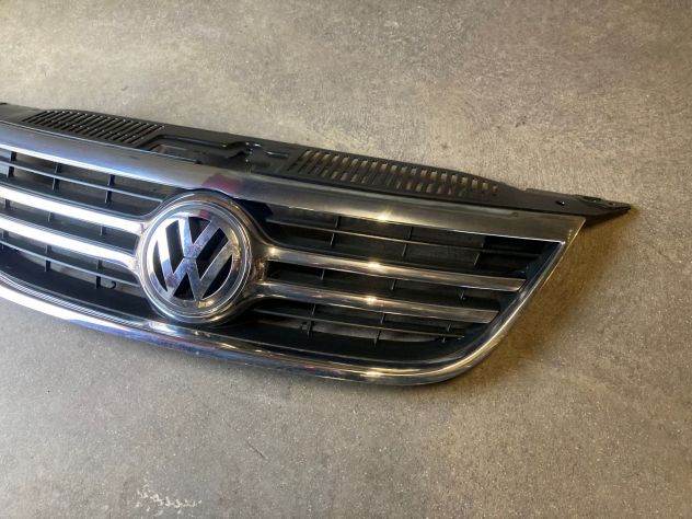 Mascherina griglia anteriore Volkswagen Tiguan del 2010 (5N0853651) - Foto 3