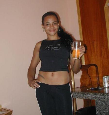 Donna di Afragola, 28 anni. Fisico Normale Tel: